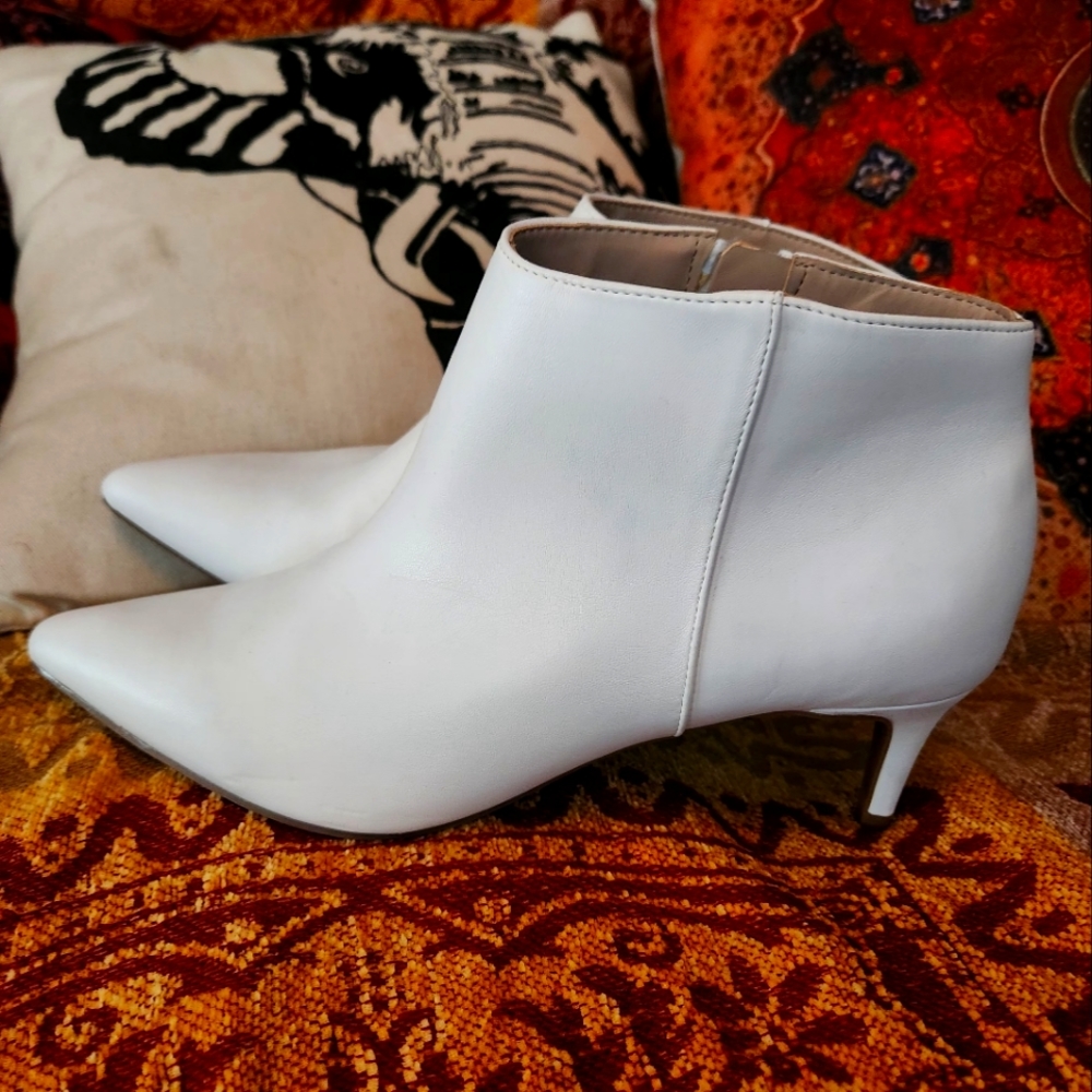 Cute white heels.
